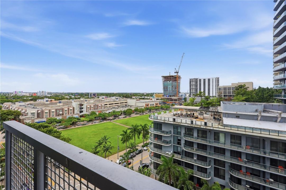For Rent: $3,000 (1 beds, 1 baths, 761 Square Feet)