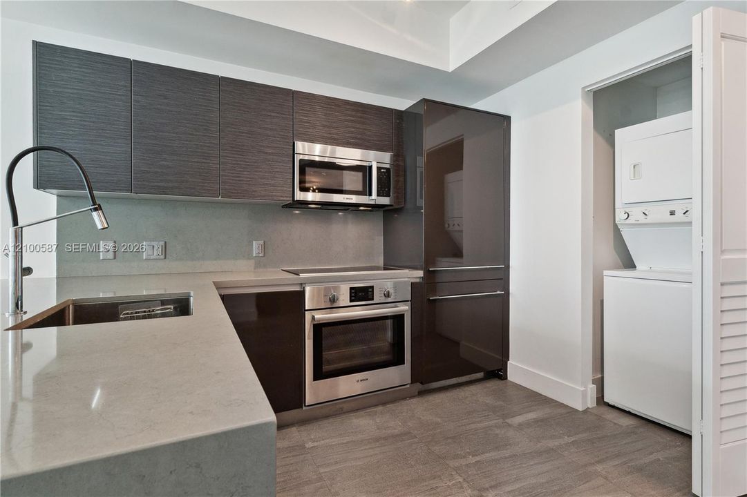 В аренду: $4,375 (1 спален, 1 ванн, 906 Квадратных фут)