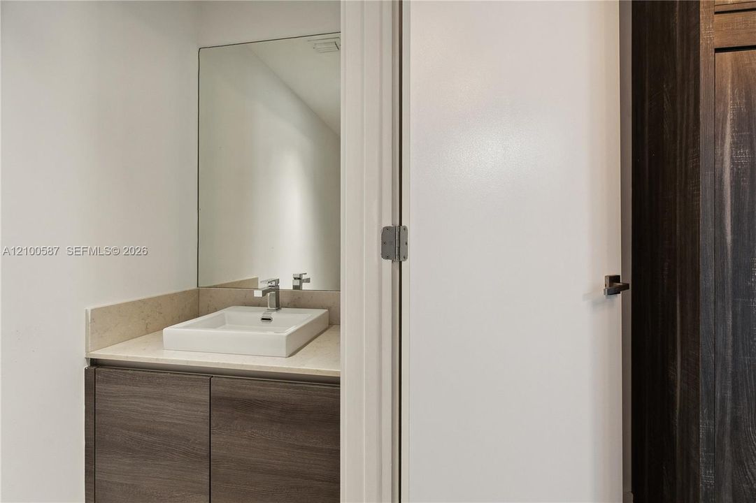 В аренду: $4,375 (1 спален, 1 ванн, 906 Квадратных фут)