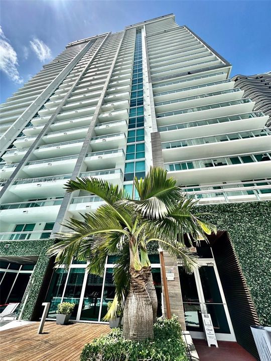 В аренду: $4,375 (1 спален, 1 ванн, 906 Квадратных фут)