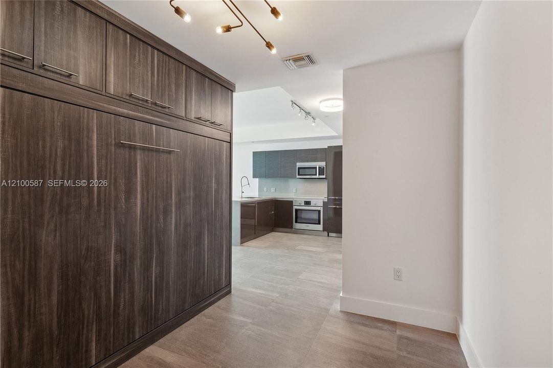 В аренду: $4,375 (1 спален, 1 ванн, 906 Квадратных фут)