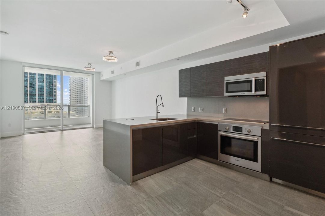 В аренду: $4,375 (1 спален, 1 ванн, 906 Квадратных фут)