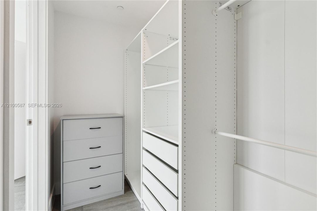 В аренду: $4,375 (1 спален, 1 ванн, 906 Квадратных фут)