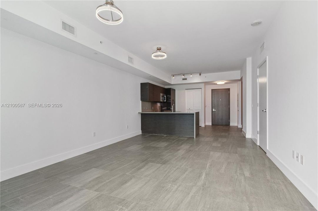 В аренду: $4,375 (1 спален, 1 ванн, 906 Квадратных фут)