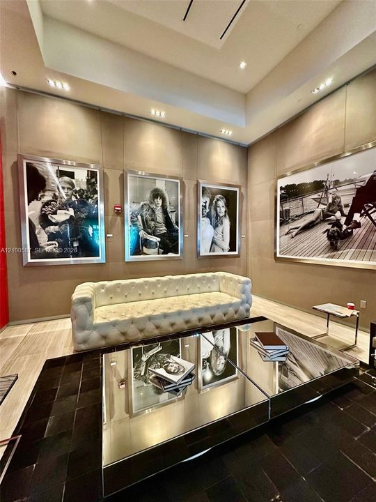 В аренду: $4,375 (1 спален, 1 ванн, 906 Квадратных фут)