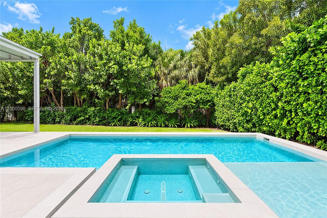 For Sale: $11,750,000 (7 beds, 5 baths, 5074 Square Feet)