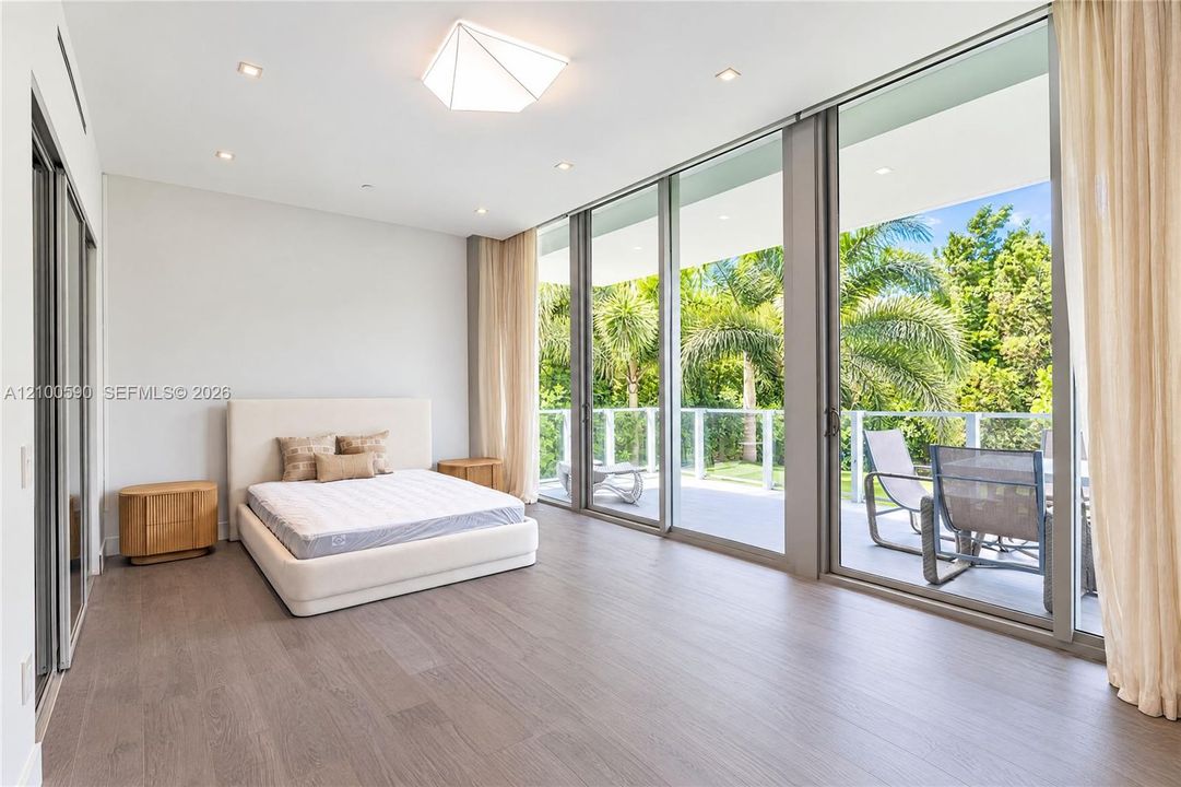 For Sale: $11,750,000 (7 beds, 5 baths, 5074 Square Feet)