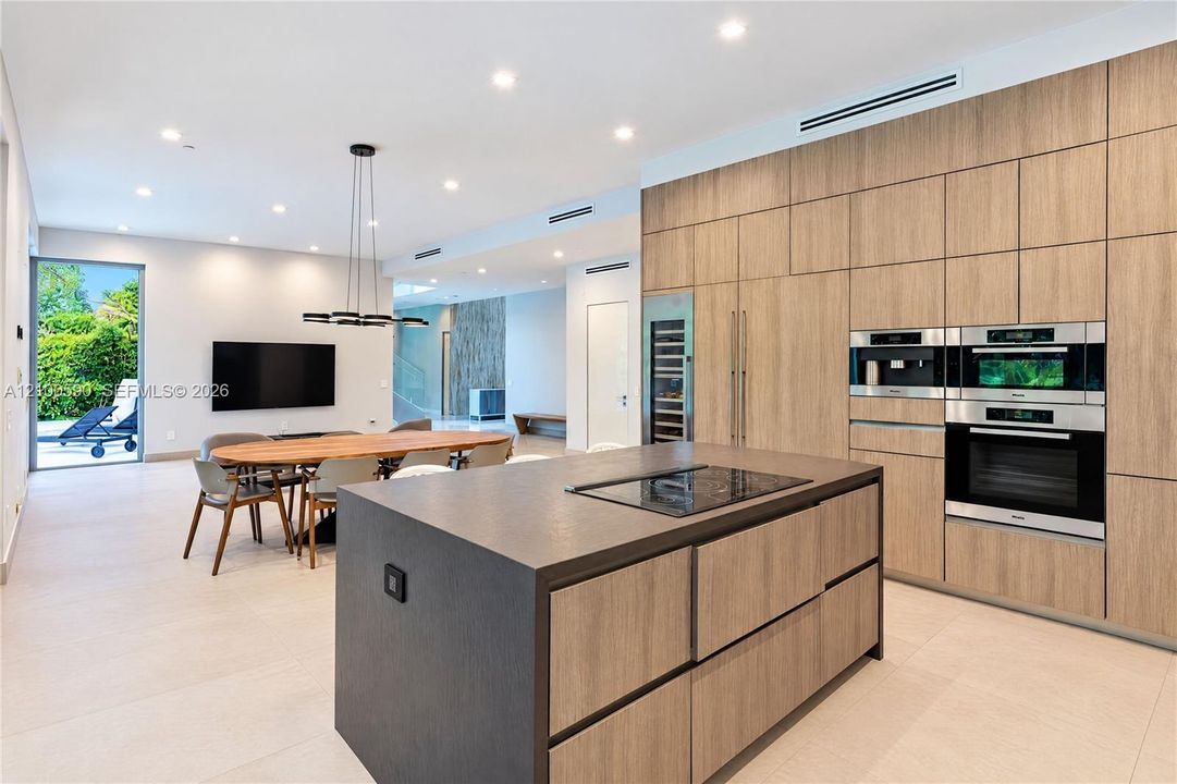 For Sale: $11,750,000 (7 beds, 5 baths, 5074 Square Feet)