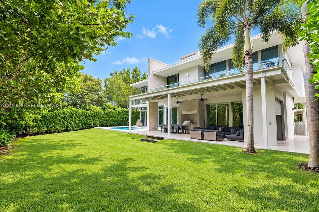 For Sale: $11,750,000 (7 beds, 5 baths, 5074 Square Feet)