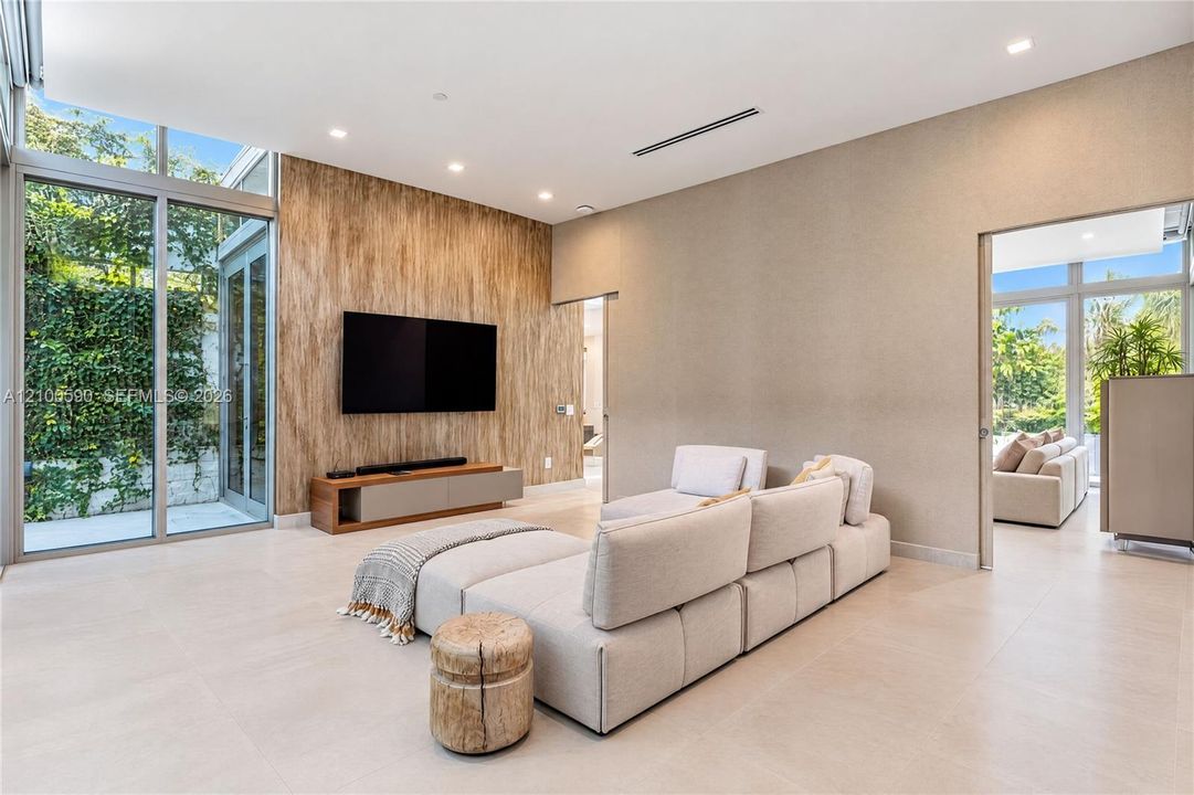For Sale: $11,750,000 (7 beds, 5 baths, 5074 Square Feet)