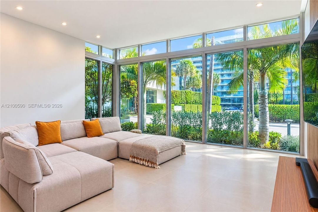 For Sale: $11,750,000 (7 beds, 5 baths, 5074 Square Feet)