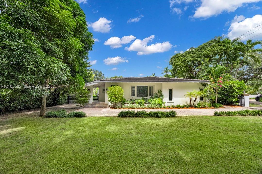 For Sale: $3,850,000 (6 beds, 5 baths, 4386 Square Feet)
