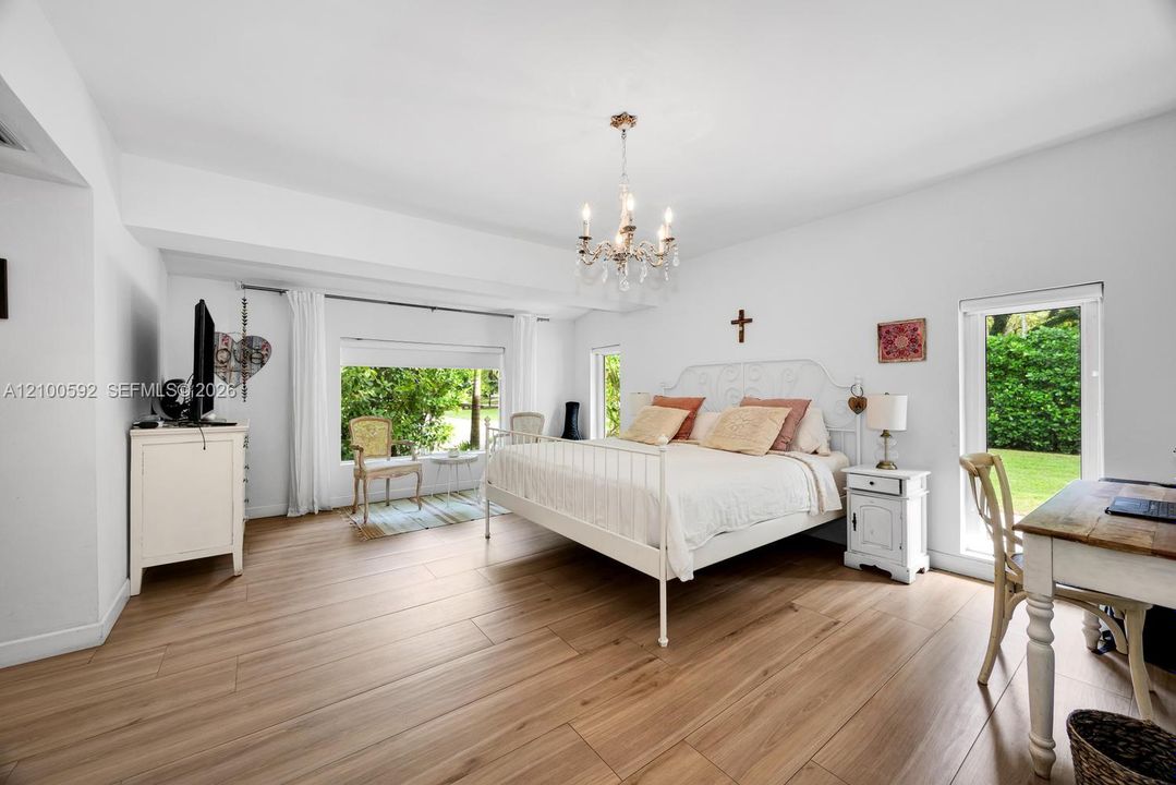 For Sale: $3,850,000 (6 beds, 5 baths, 4386 Square Feet)