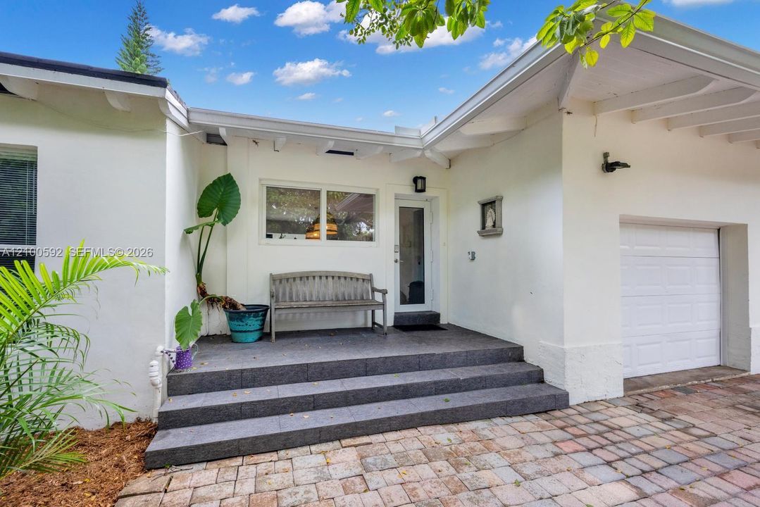 For Sale: $3,850,000 (6 beds, 5 baths, 4386 Square Feet)