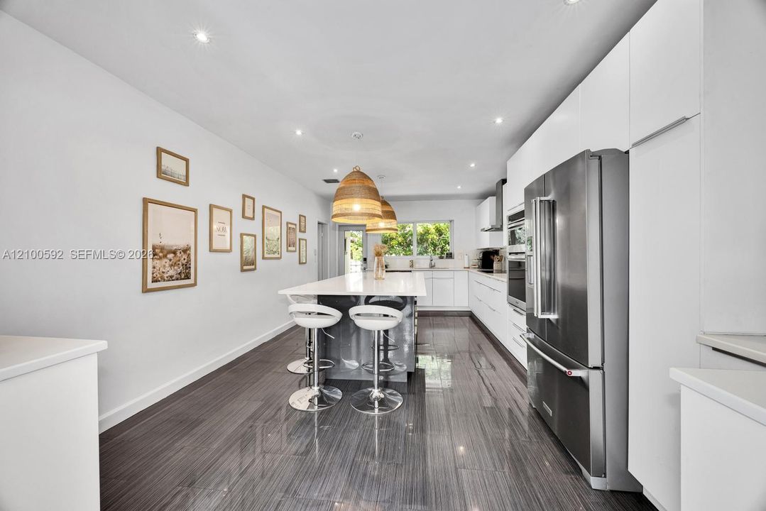 For Sale: $3,850,000 (6 beds, 5 baths, 4386 Square Feet)