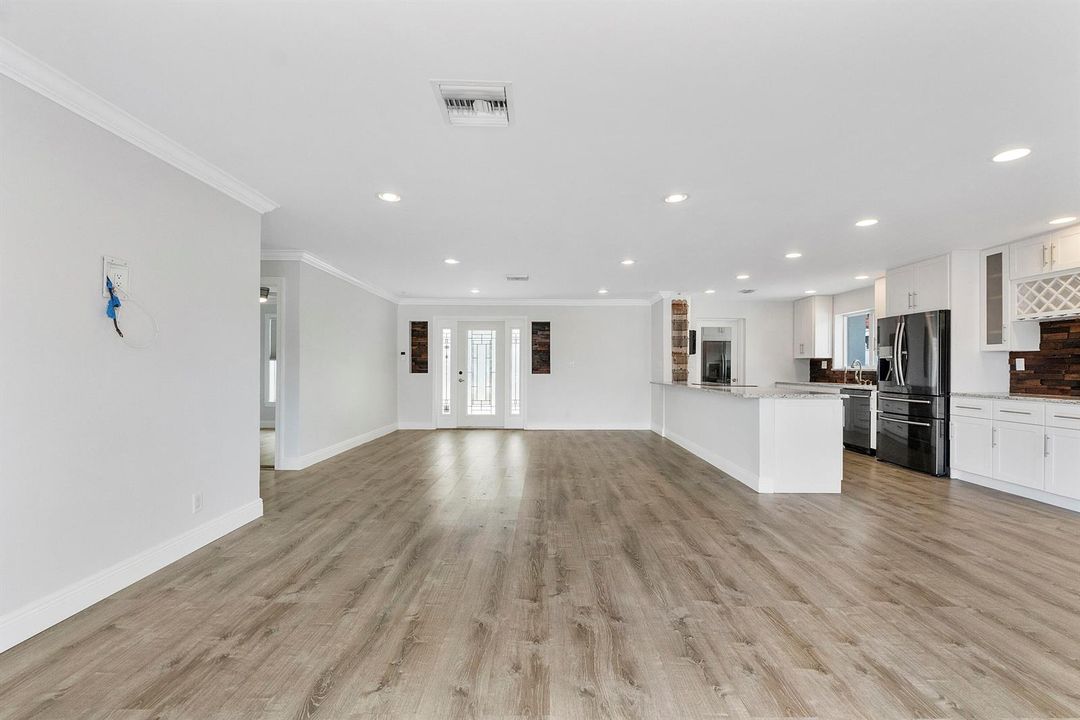 361 Se 9th Ct_029