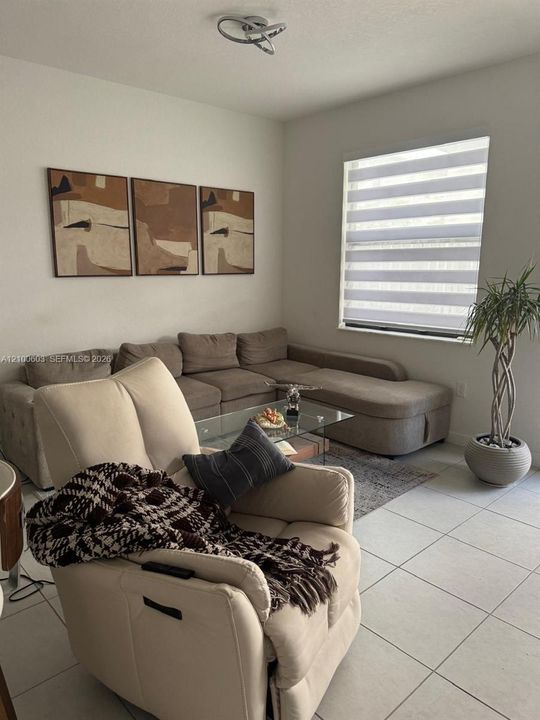 En Venta: $450,000 (3 camas, 2 baños, 1393 Pies cuadrados)