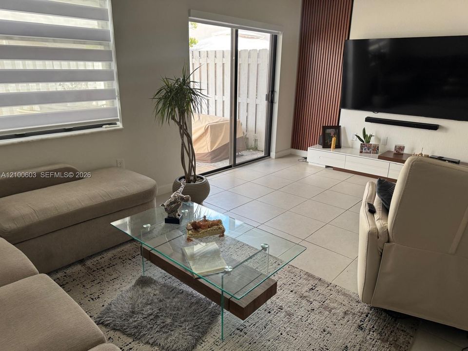 En Venta: $450,000 (3 camas, 2 baños, 1393 Pies cuadrados)