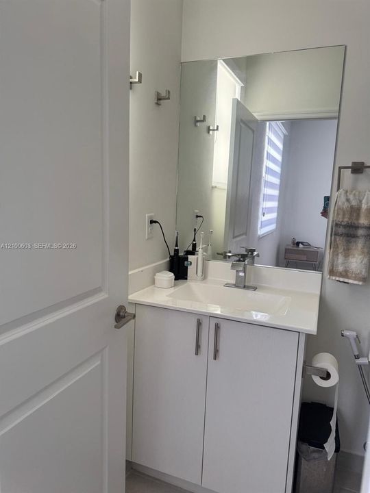 En Venta: $450,000 (3 camas, 2 baños, 1393 Pies cuadrados)