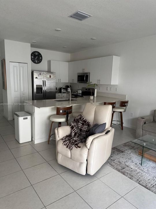 En Venta: $450,000 (3 camas, 2 baños, 1393 Pies cuadrados)