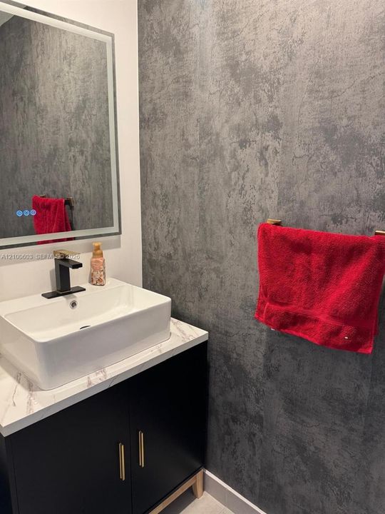 En Venta: $450,000 (3 camas, 2 baños, 1393 Pies cuadrados)