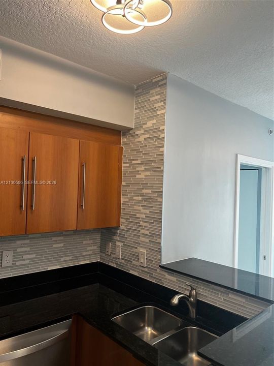 For Sale: $655,000 (2 beds, 2 baths, 1105 Square Feet)