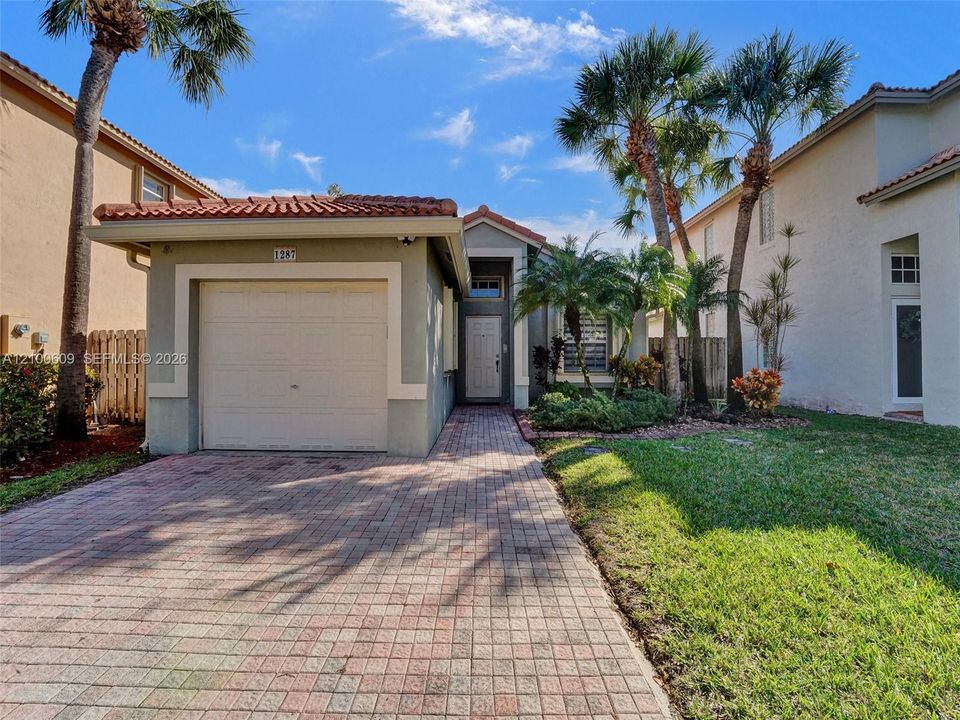 For Rent: $4,300 (3 beds, 2 baths, 1416 Square Feet)