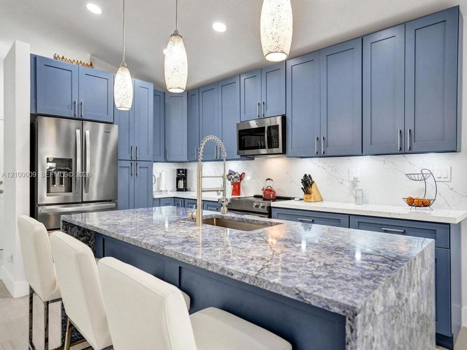 For Rent: $4,300 (3 beds, 2 baths, 1416 Square Feet)