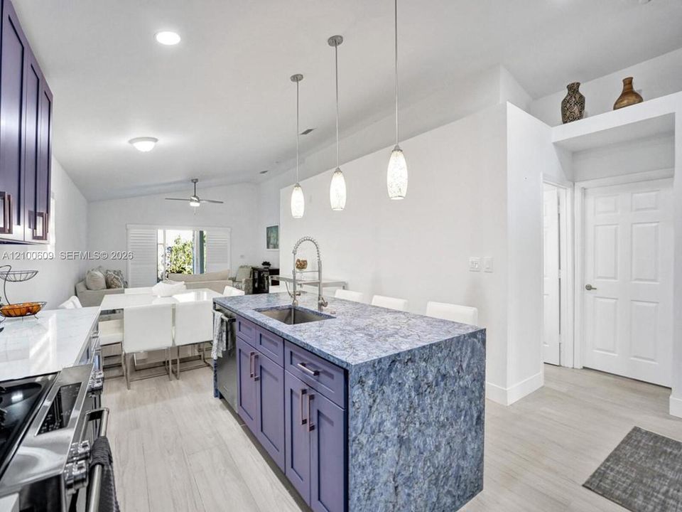 For Rent: $4,300 (3 beds, 2 baths, 1416 Square Feet)