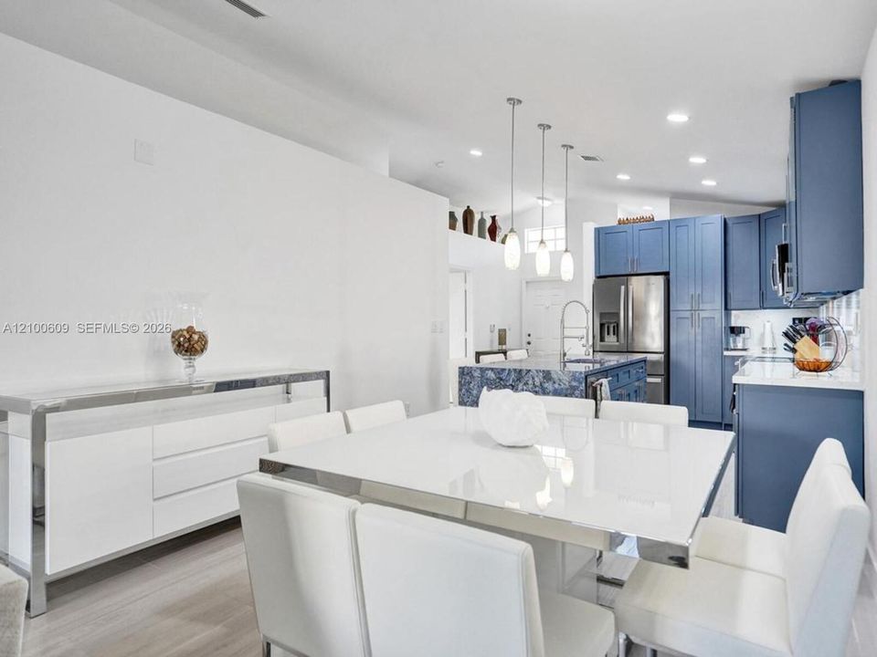 For Rent: $4,300 (3 beds, 2 baths, 1416 Square Feet)