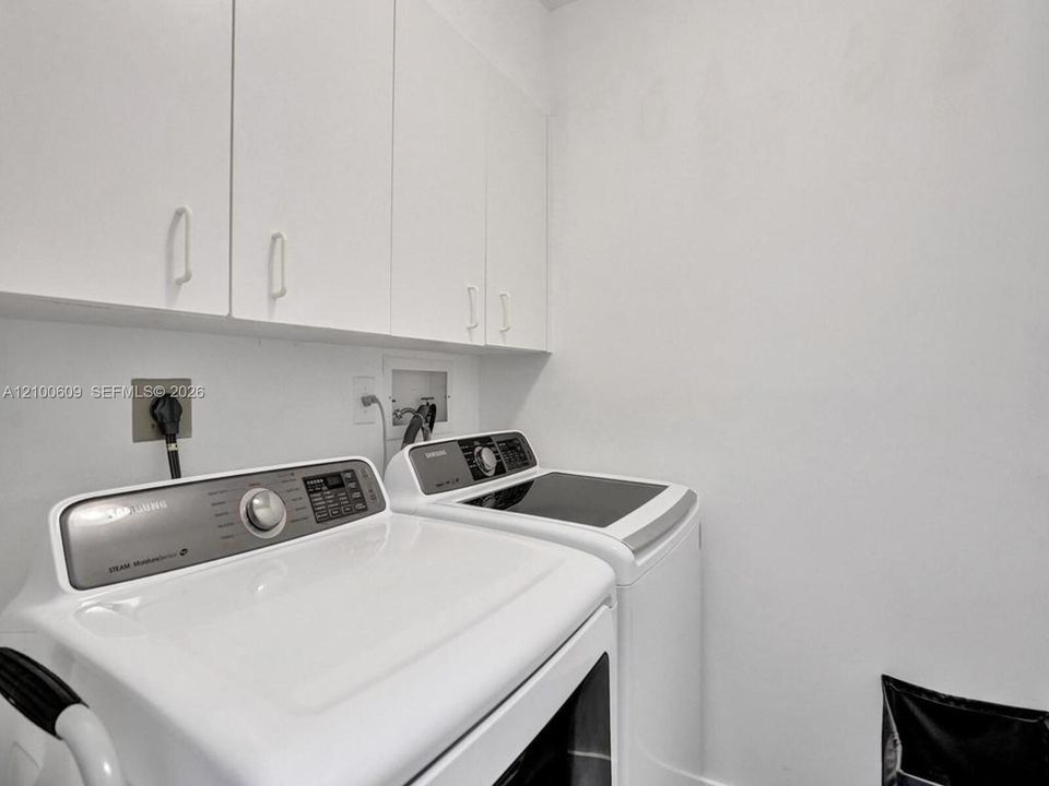 For Rent: $4,300 (3 beds, 2 baths, 1416 Square Feet)