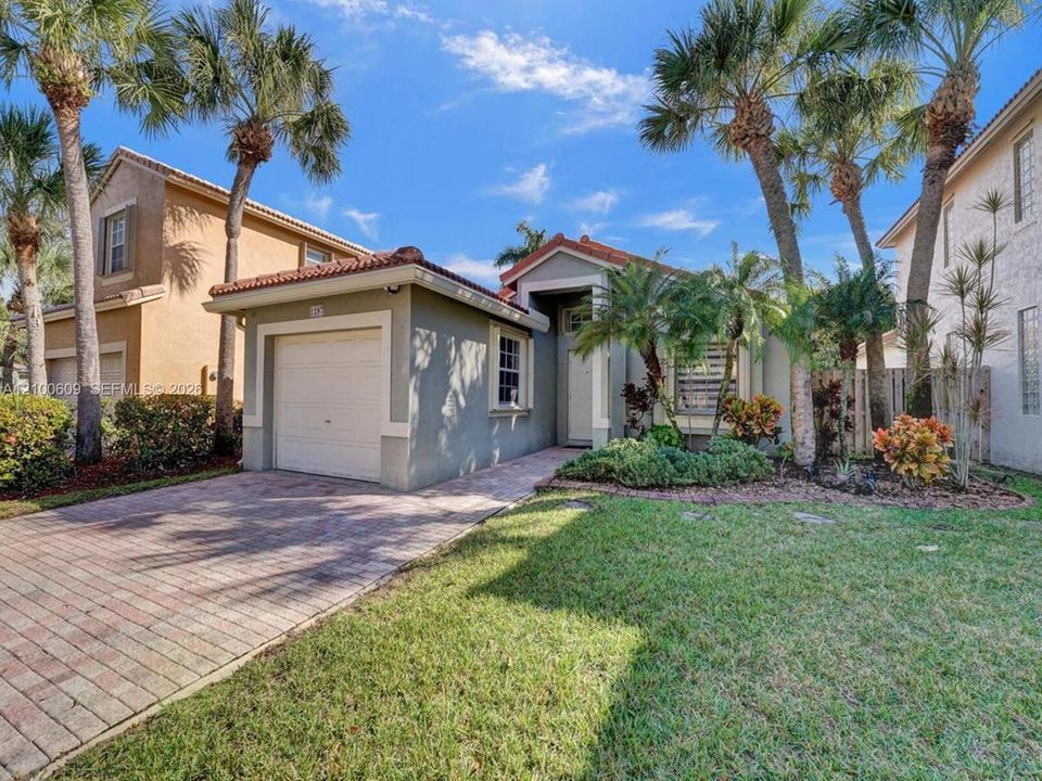 For Rent: $4,300 (3 beds, 2 baths, 1416 Square Feet)