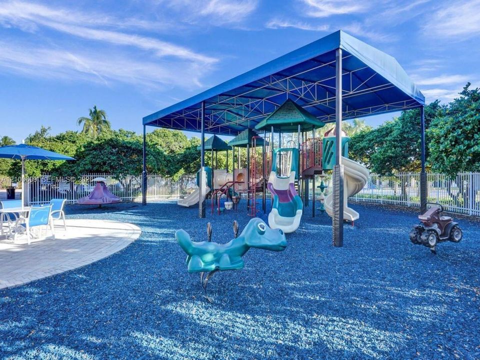 For Rent: $4,300 (3 beds, 2 baths, 1416 Square Feet)