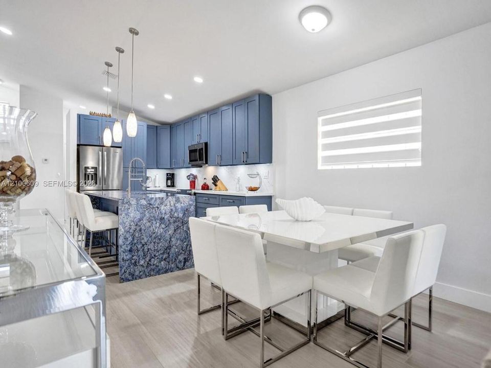 For Rent: $4,300 (3 beds, 2 baths, 1416 Square Feet)