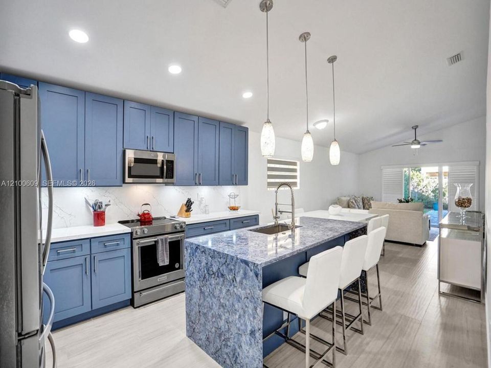 For Rent: $4,300 (3 beds, 2 baths, 1416 Square Feet)