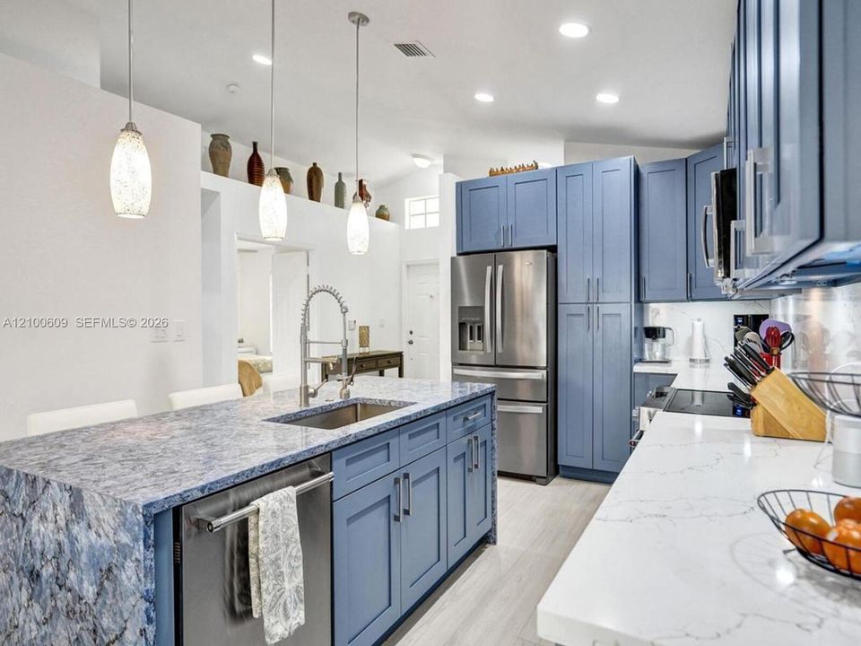 For Rent: $4,300 (3 beds, 2 baths, 1416 Square Feet)