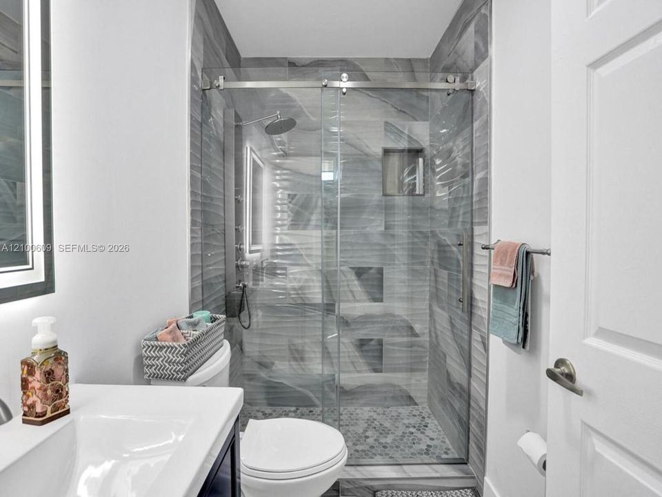 For Rent: $4,300 (3 beds, 2 baths, 1416 Square Feet)