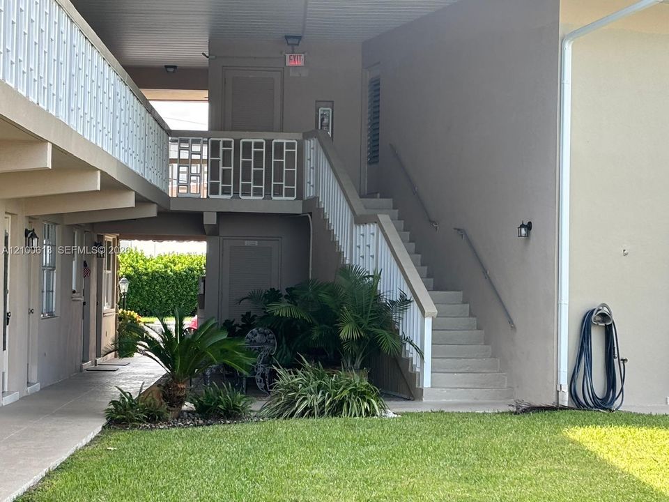 En Venta: $215,000 (2 camas, 2 baños, 888 Pies cuadrados)
