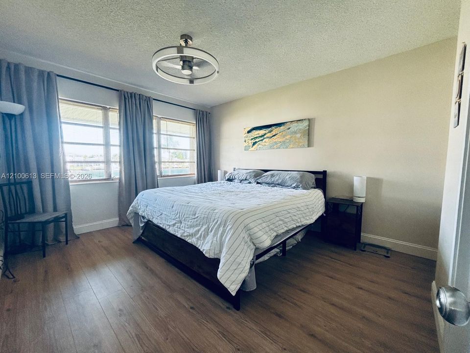 En Venta: $215,000 (2 camas, 2 baños, 888 Pies cuadrados)