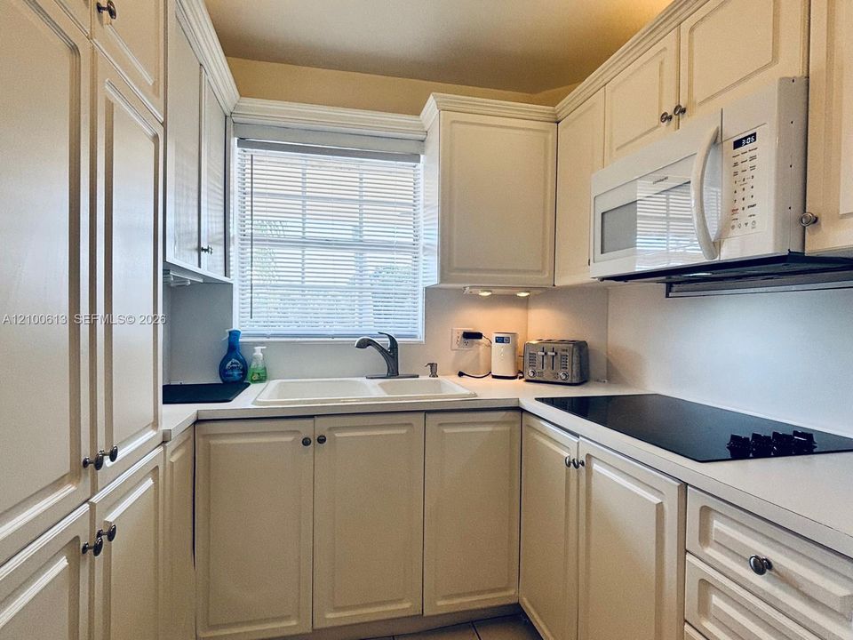 En Venta: $215,000 (2 camas, 2 baños, 888 Pies cuadrados)