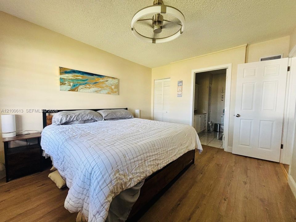 En Venta: $215,000 (2 camas, 2 baños, 888 Pies cuadrados)