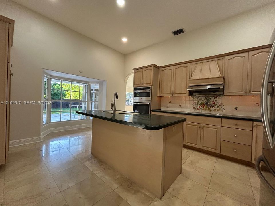 For Rent: $5,600 (3 beds, 2 baths, 2194 Square Feet)