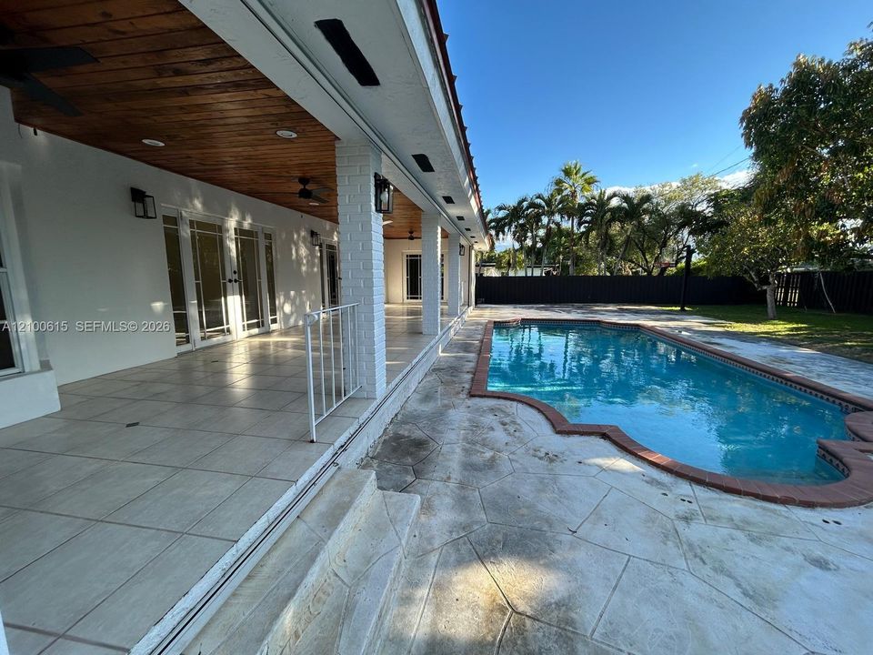 For Rent: $5,600 (3 beds, 2 baths, 2194 Square Feet)
