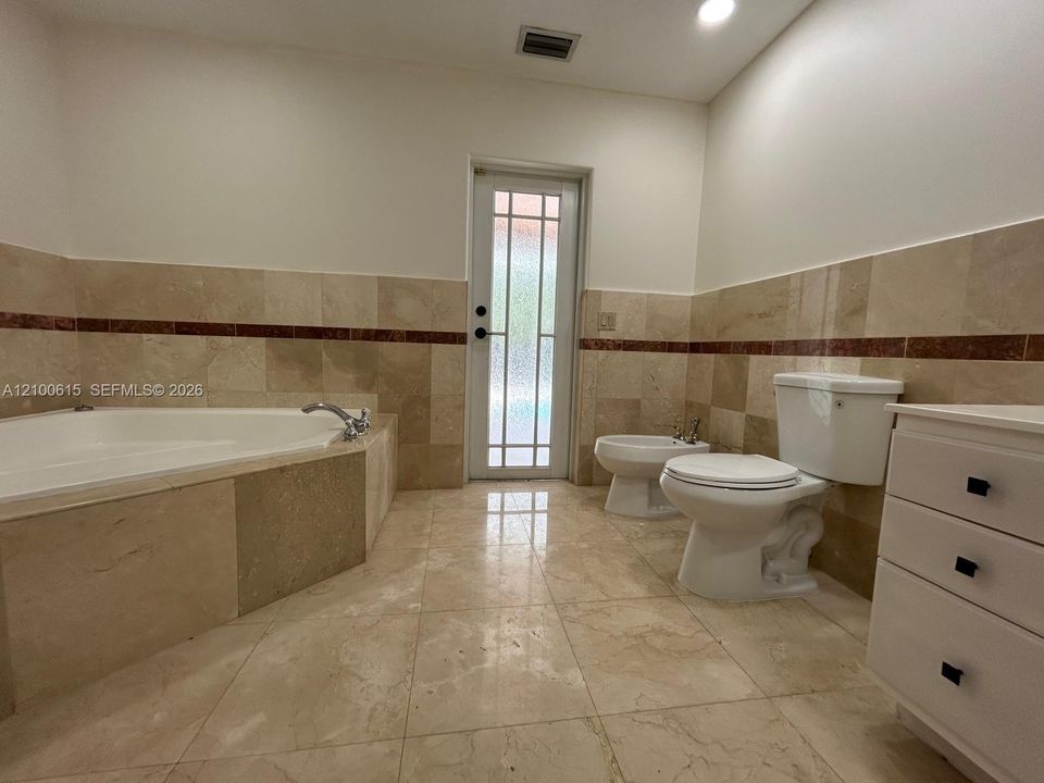 For Rent: $5,600 (3 beds, 2 baths, 2194 Square Feet)
