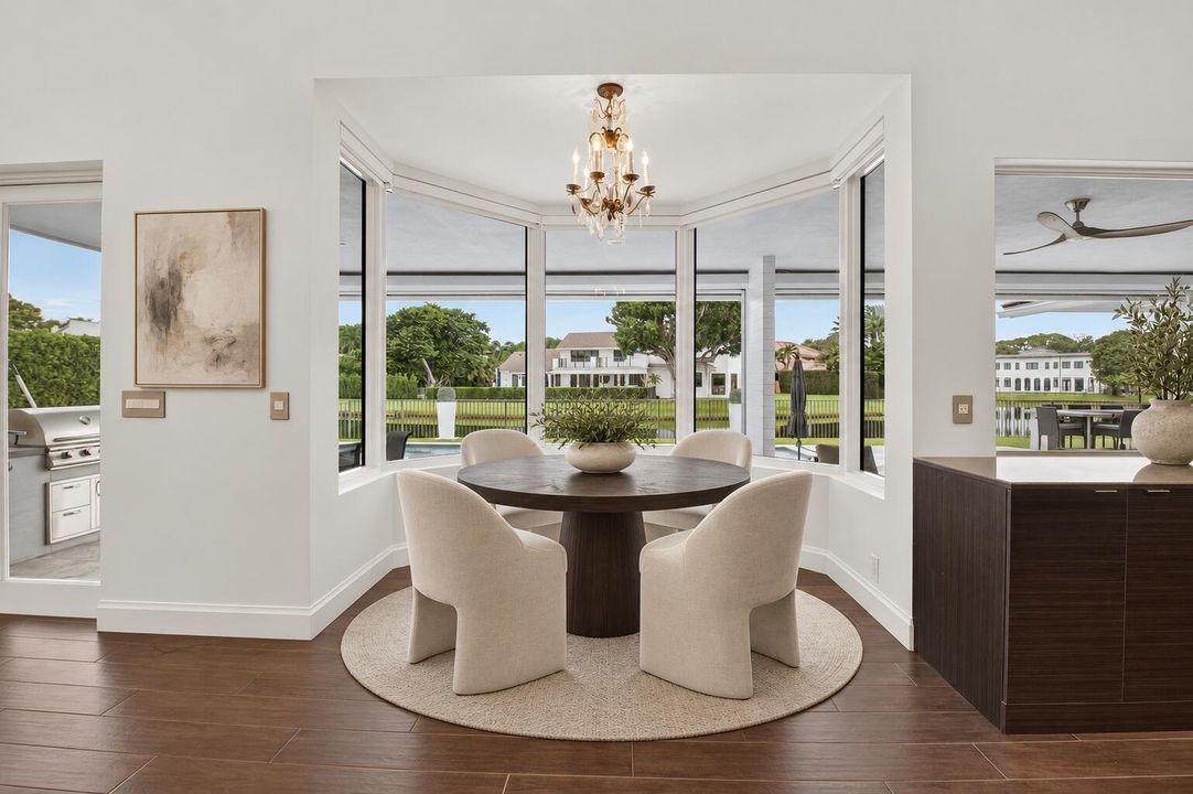 Refined Bay Window Dining Nook-10