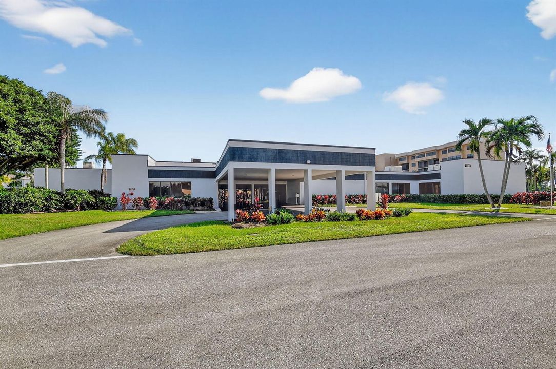 54-web-or-mls-Lucerne Pointe main clubho
