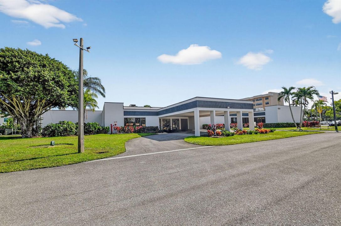 55-web-or-mls-Lucerne Pointe main clubho