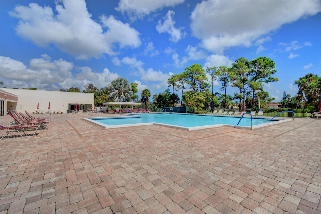56-web-or-mls-Lucerne Pointe main clubho