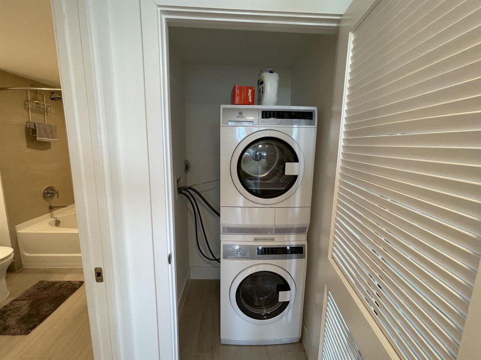 Washer/Dryer in unit