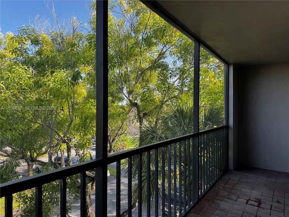 For Rent: $2,100 (2 beds, 2 baths, 965 Square Feet)